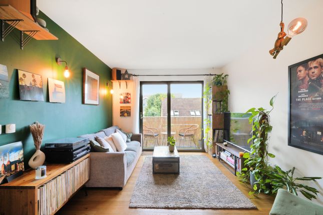 1-bed flat on Flat 18, 79, Fermoy Road, Maida Vale, £375,000