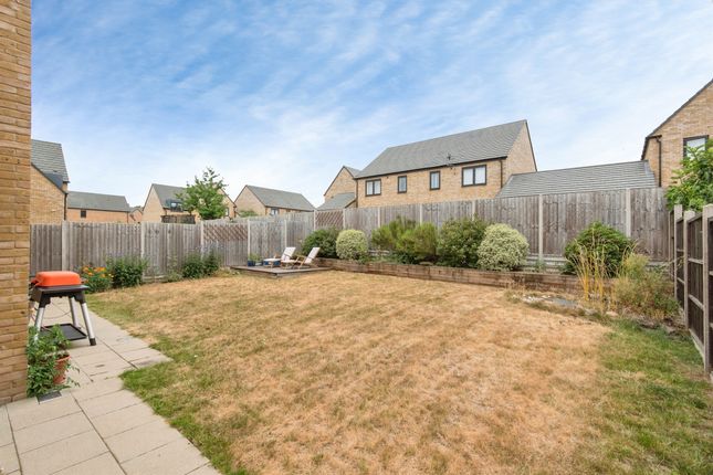 6, Larwood Drive, Stevenage photo 2