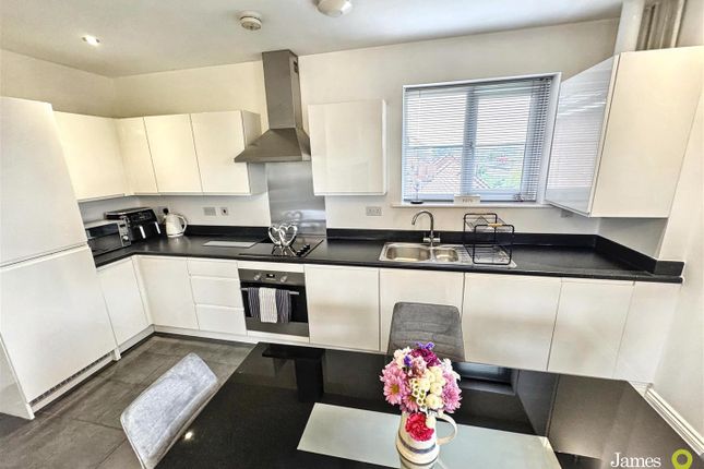 Flat 11, 25, Swan Crescent, Newport photo 4