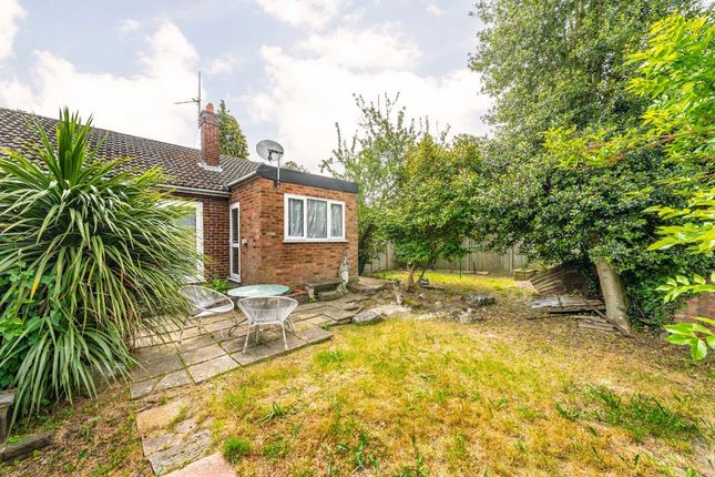 11, Broadlands, Hanworth photo 4