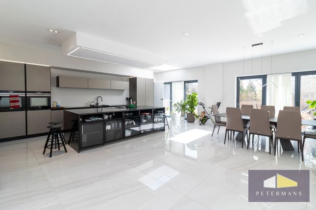 14 Talbot Crescent, London photo 4