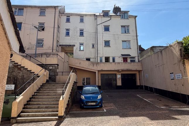 1-bed flat on 18 Bowjey Court, Newlyn, Penzance, £50,000