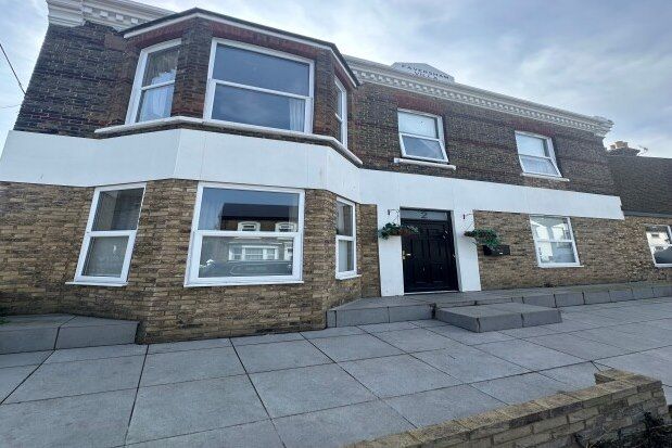 Flat to rent in Southwood Road, Ramsgate