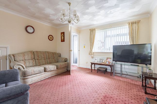 77 Potters Drive, Great Yarmouth photo 4