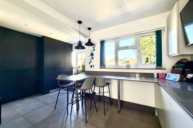 35, Cox Lane, Chessington photo 3