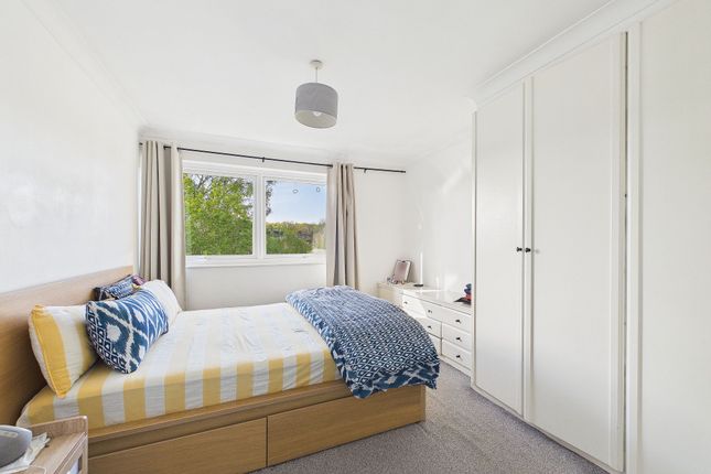 28 Dell Farm Road, Ruislip photo 4