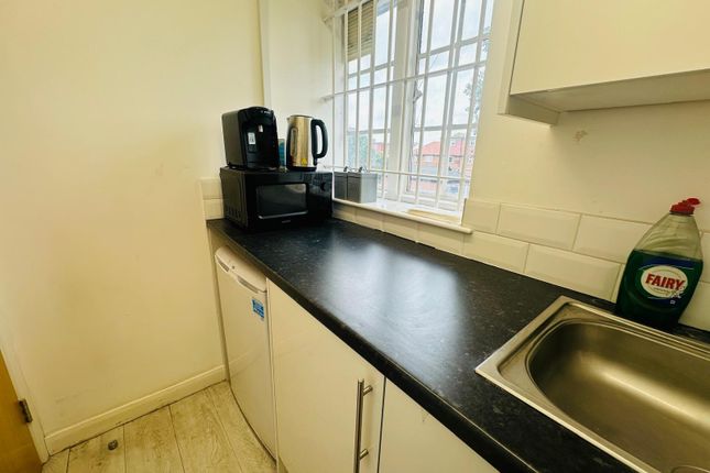 583, cranbrook road , Ilford photo 5