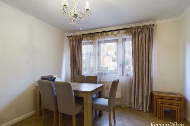 Semi-detached house for sale in Hawthorne Road, High Wycombe