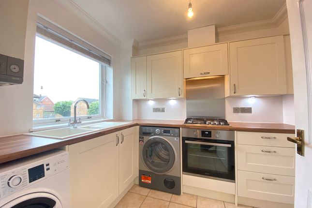 Flat to rent in Wharf Place, Bishop's Stortford