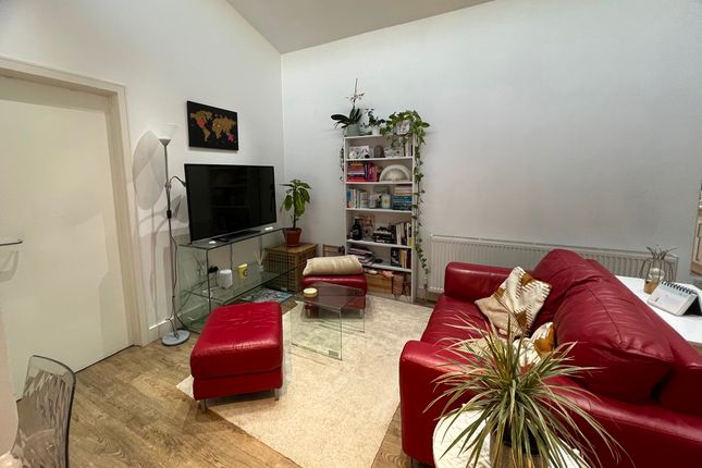 Thumbnail Flat for sale in Ingham Road, London