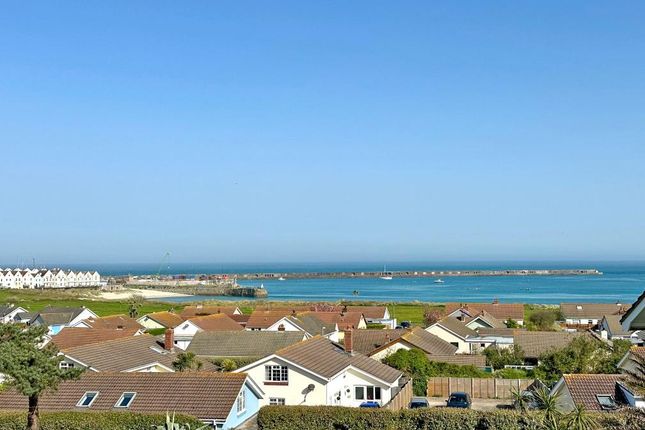 9 Val de Mer , Newtown, Alderney photo 2