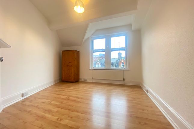 Flat to rent in Chobham Road, Horsell, Woking