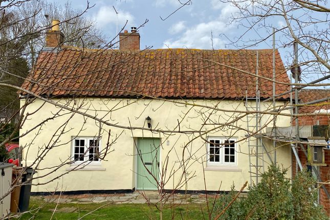 Thumbnail Cottage for sale in Castle View Road, Easthorpe, Nottingham