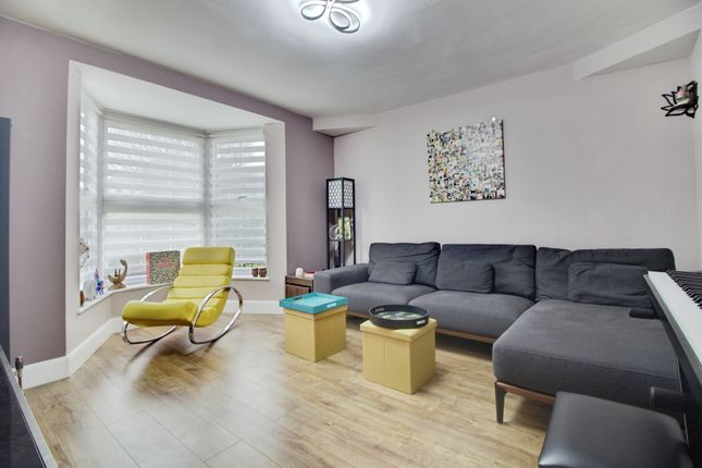 15, Springfields, Welwyn Garden City photo 2