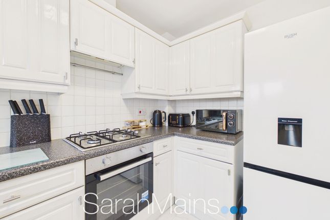 28 Kenmore Close, Gateshead photo 3