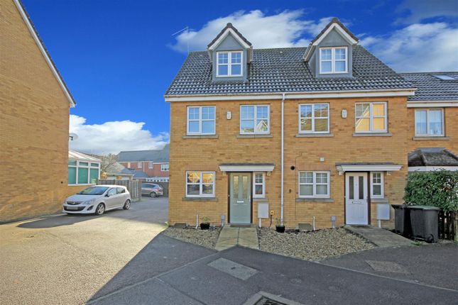 Thumbnail Town house for sale in Temple Gardens, Rushden