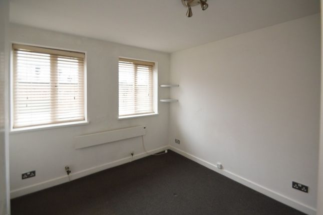 5, Amberley Place, Windsor photo 2