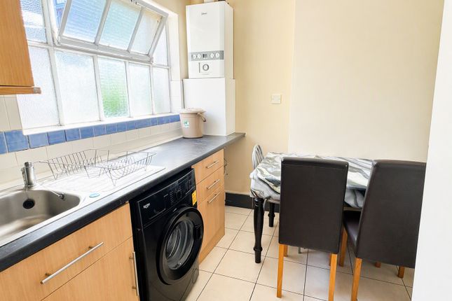 Room 2, BROMLEY photo 3