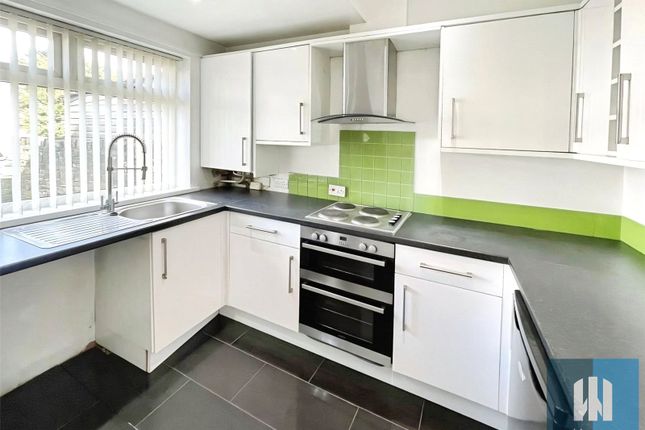 11, Springfield Terrace, Huddersfield photo 3