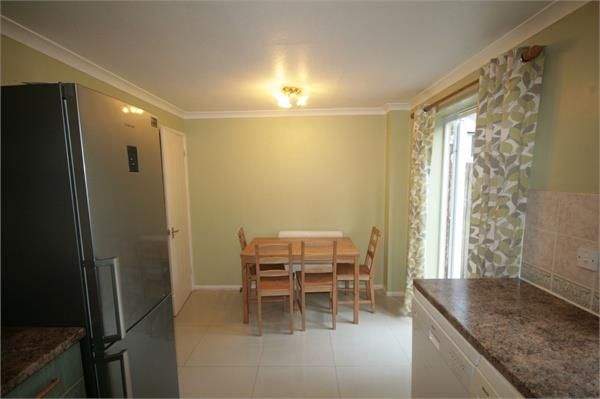 27, Chamberlayne Avenue, WEMBLEY photo 4