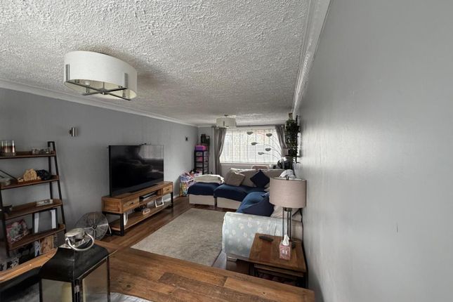 12, Naburn Chase, Leeds photo 2