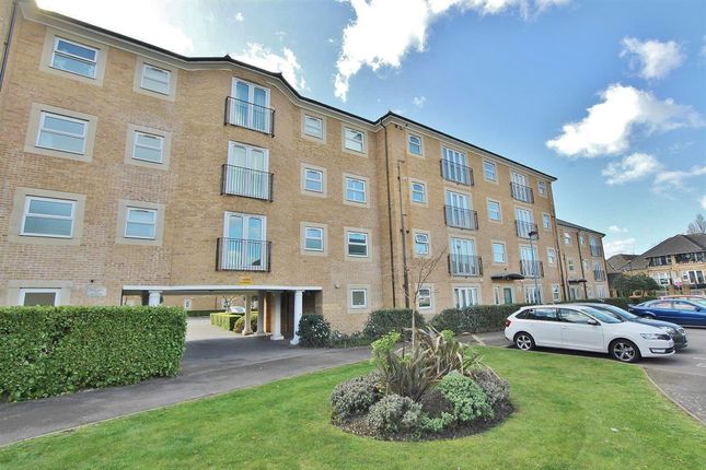 Thumbnail Flat to rent in White Lodge Close, Isleworth