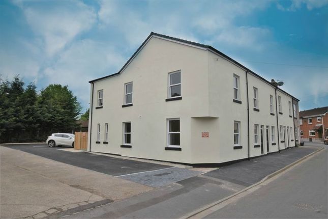 Flat to rent in Houghton Close, Newton-Le-Willows