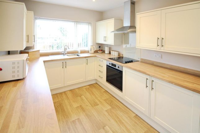 6, Wolsey Gardens, Leeds photo 3