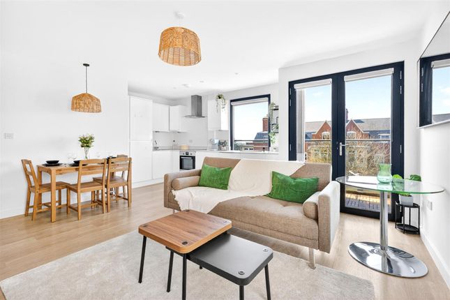 Flat 20, Sheldon House 904-908 High Road, London photo 4