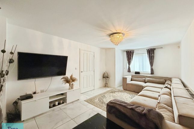 41, Woodfield Way, Doncaster photo 3