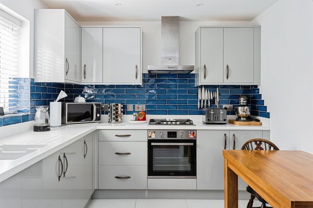 3, Walnut Close, Burgess Hill photo 2