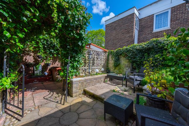 End terrace house for sale in Byron Close, Basingstoke