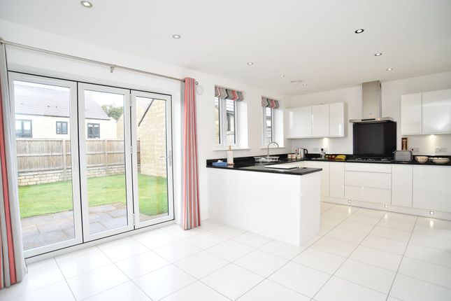 2 Wisteria Gardens, Harrogate photo 3