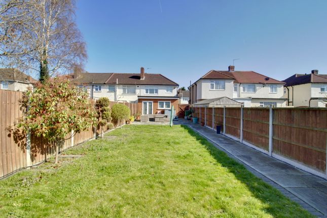 166, Lancaster Drive, Hornchurch photo 4