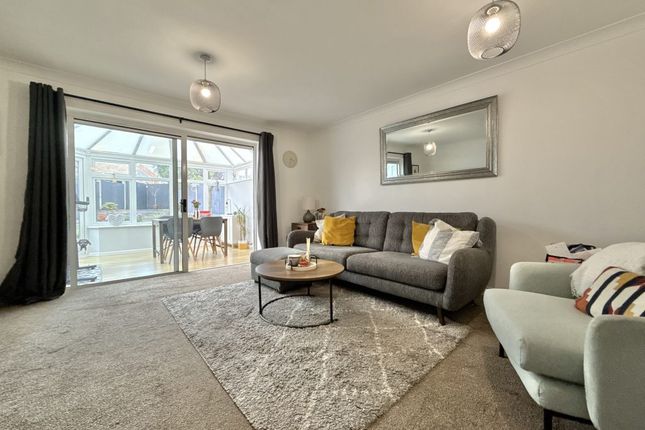 23, Heather Way, Yeovil photo 2