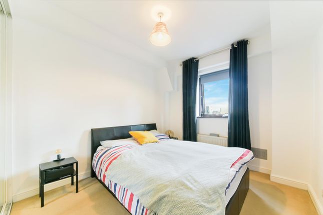 Flat 21 Elm Quay Court 30, Nine Elms Lane, London photo 4