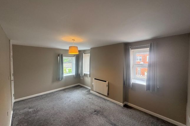Flat 4, Titan House, Wakefield Road, Pontefract photo 5