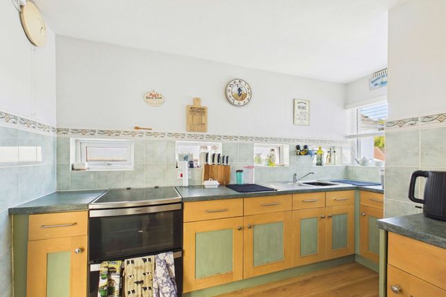 10 Rougemont Avenue, Torquay photo 4