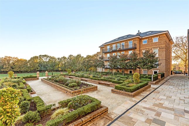Thumbnail Flat for sale in Hounsfield Lodge, 5 Chambers Park Hill, Wimbledon, London