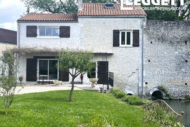 Villa for sale in Verrières, Charente, Nouvelle-Aquitaine