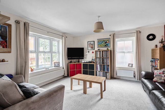 65, Franklin Court, Godalming photo 2