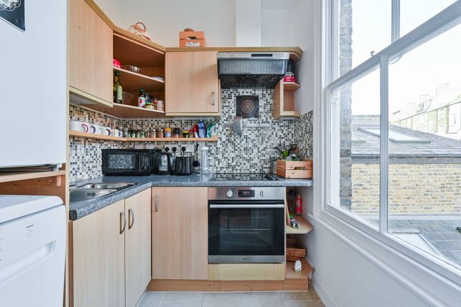 Flat to rent in Monnery Road, Archway, London