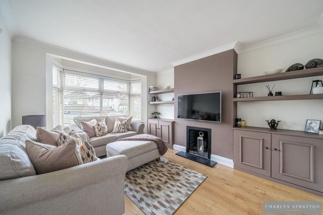 15a Lodge Avenue, Romford photo 2
