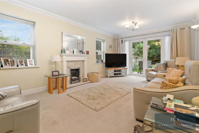 14, Wilks Gardens, Croydon photo 3
