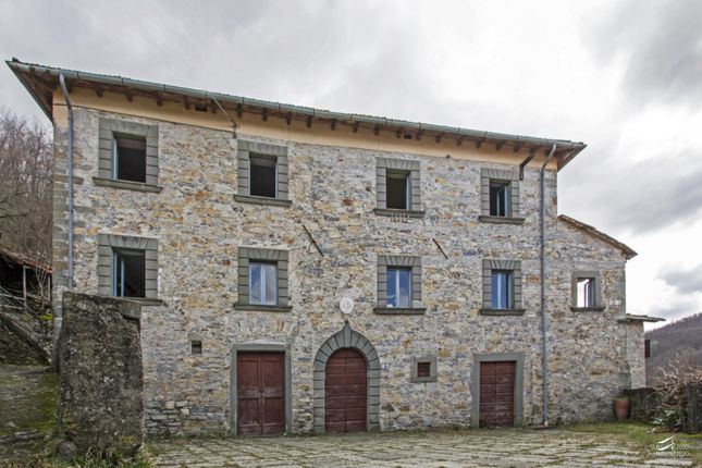 Thumbnail Farmhouse for sale in Massa-Carrara, Fivizzano, Italy