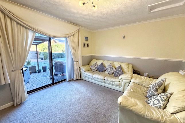 87 Bedworth Road, Bulkington, Warwickshire photo 4