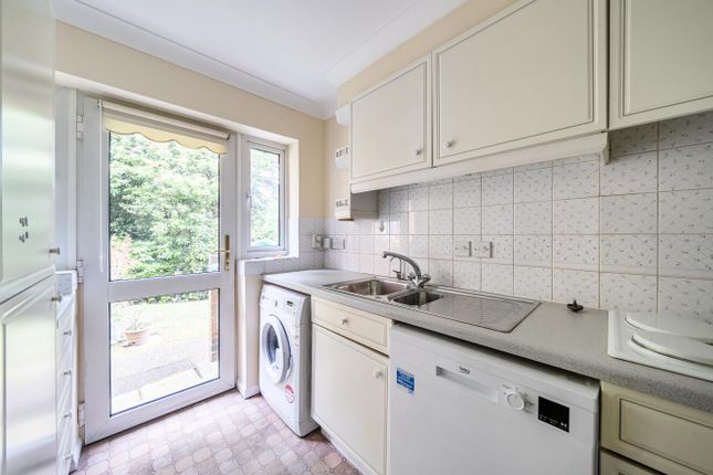 20 Cherchefelle Mews, Green Lane, Stanmore photo 4