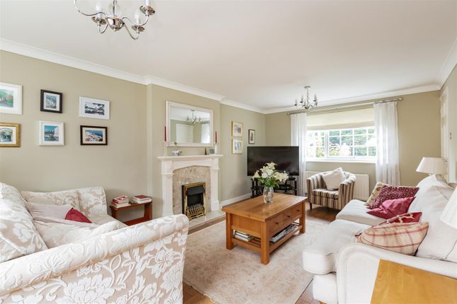 76, Seven Acres, New Ash Green photo 4
