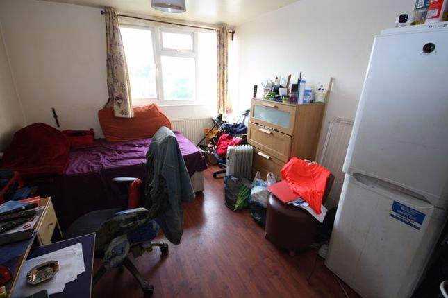 74, Godfrey Avenue, Northolt photo 4