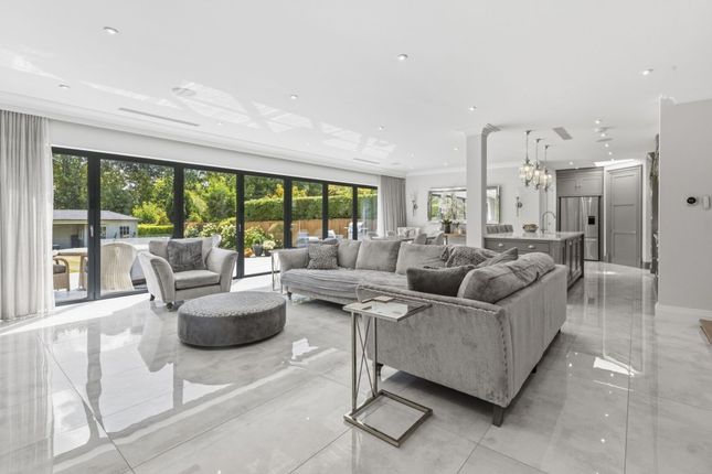 39, Trotsworth Avenue, Virginia Water photo 2